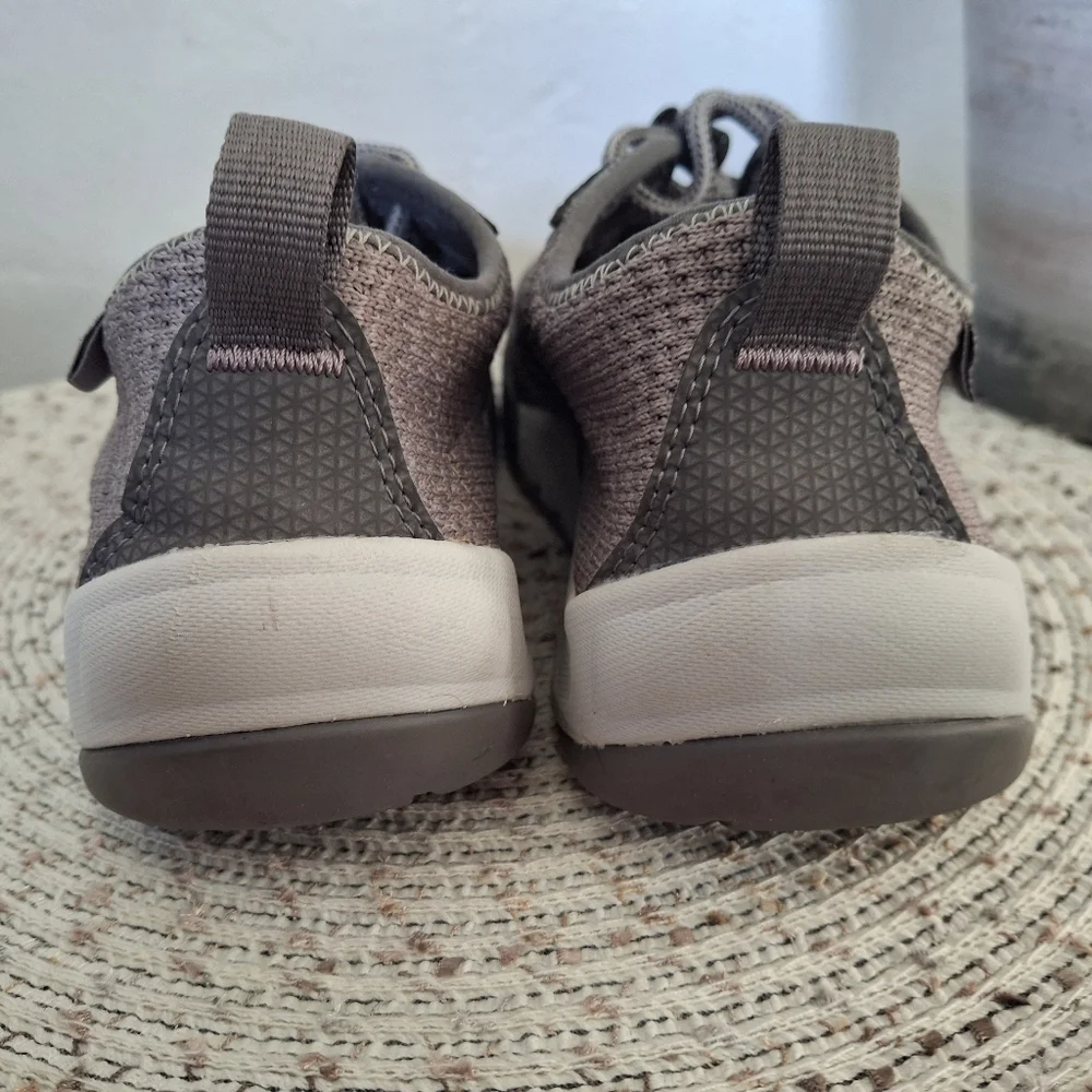 Chaco Torrent Pro Women's Gray Athletic Outdoor Sneakers Size 8.